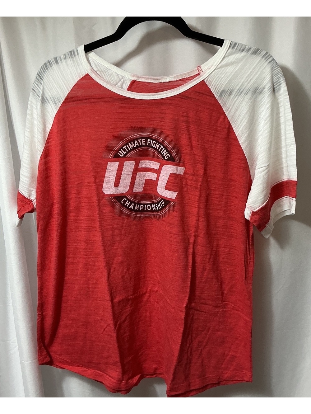 UFC Ultimate Fighting Championship Women’s XL Red White Raglan NWT MMA athletic